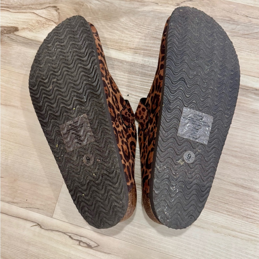 Universal Thread Women’s Leopard Print Slip-On Clog with Buckle EUC size 8 & 9 - Picture 4 of 4